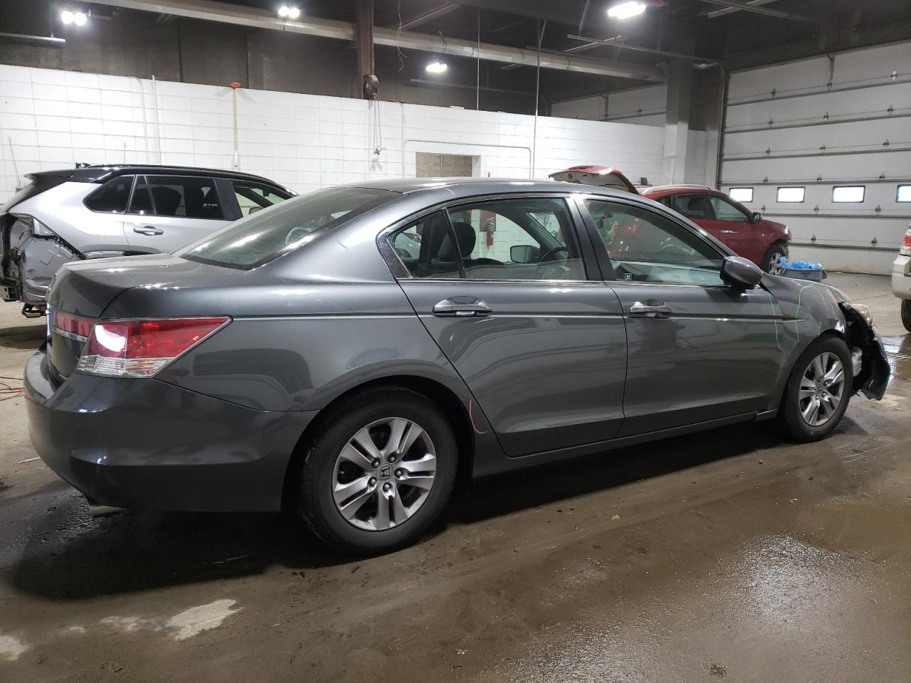 Photo 2 VIN: 1HGCP2F66CA239682 - HONDA ACCORD 