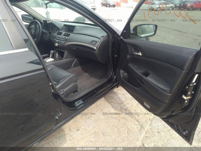 Photo 4 VIN: 1HGCP2F67BA109067 - HONDA ACCORD SDN 