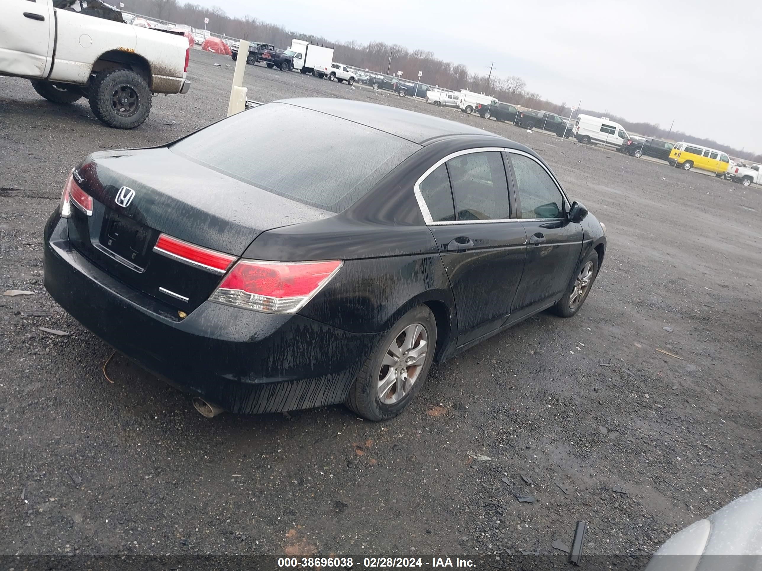 Photo 3 VIN: 1HGCP2F67BA126399 - HONDA ACCORD 