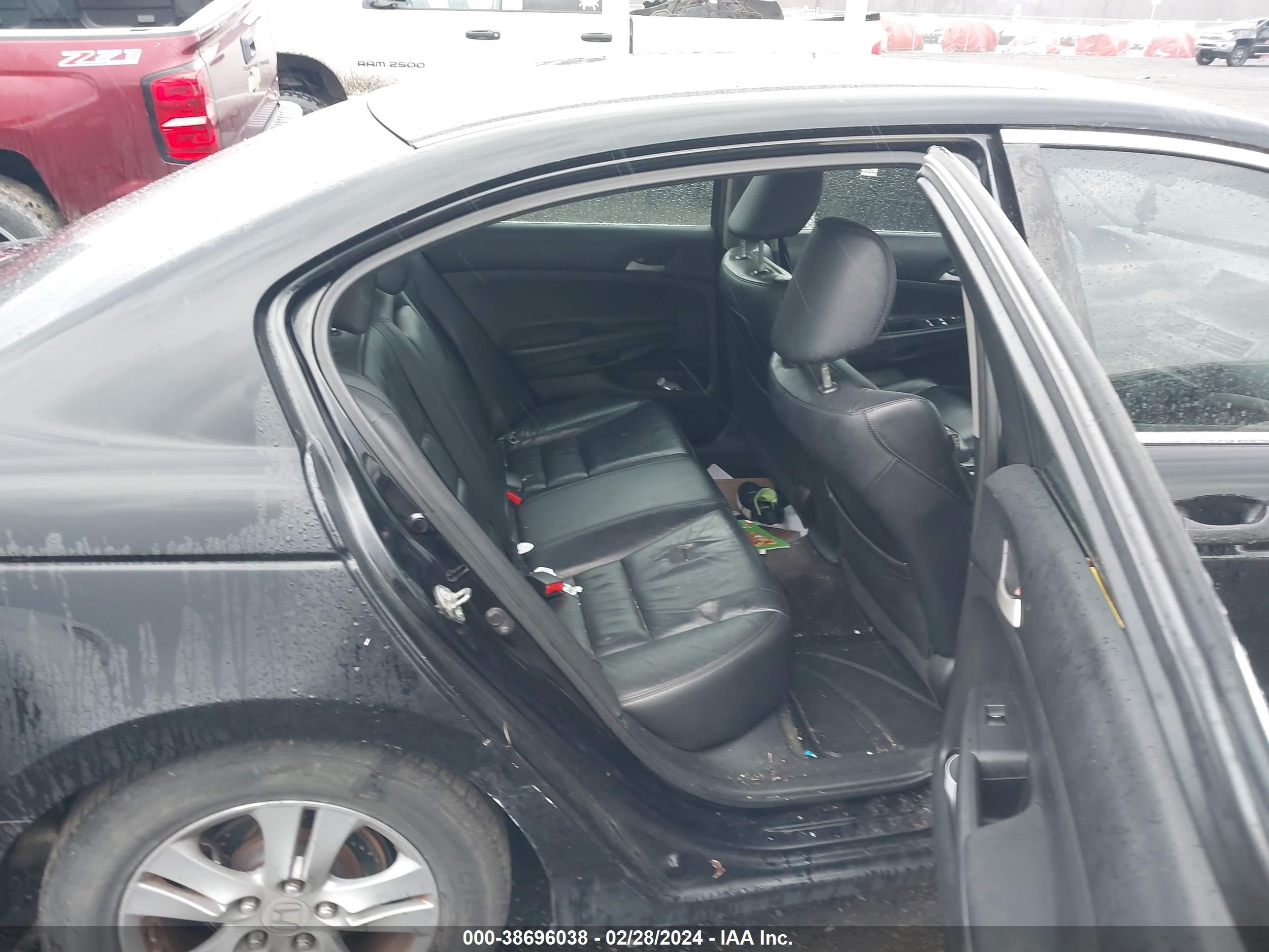 Photo 7 VIN: 1HGCP2F67BA126399 - HONDA ACCORD 