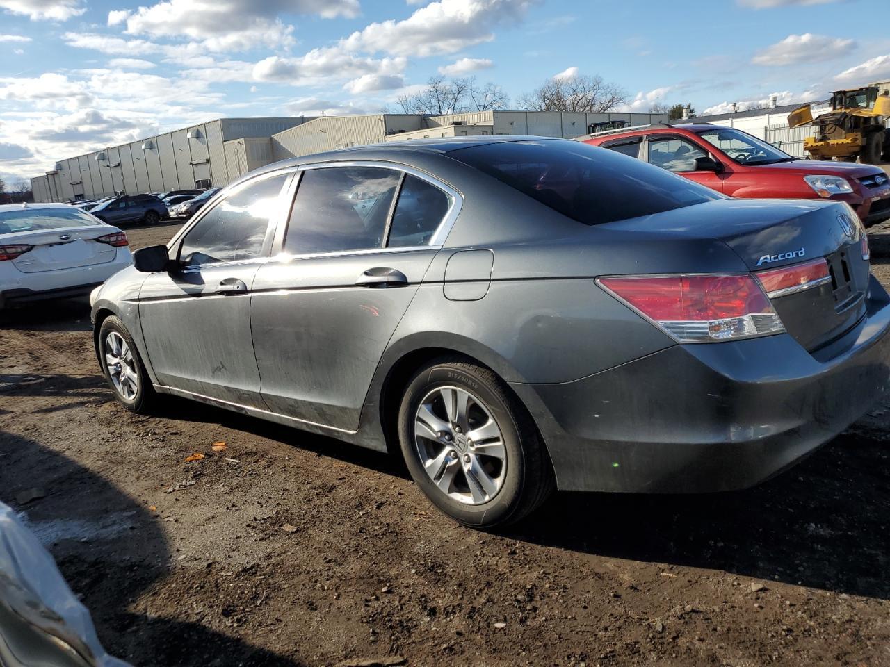 Photo 1 VIN: 1HGCP2F67CA004739 - HONDA ACCORD 