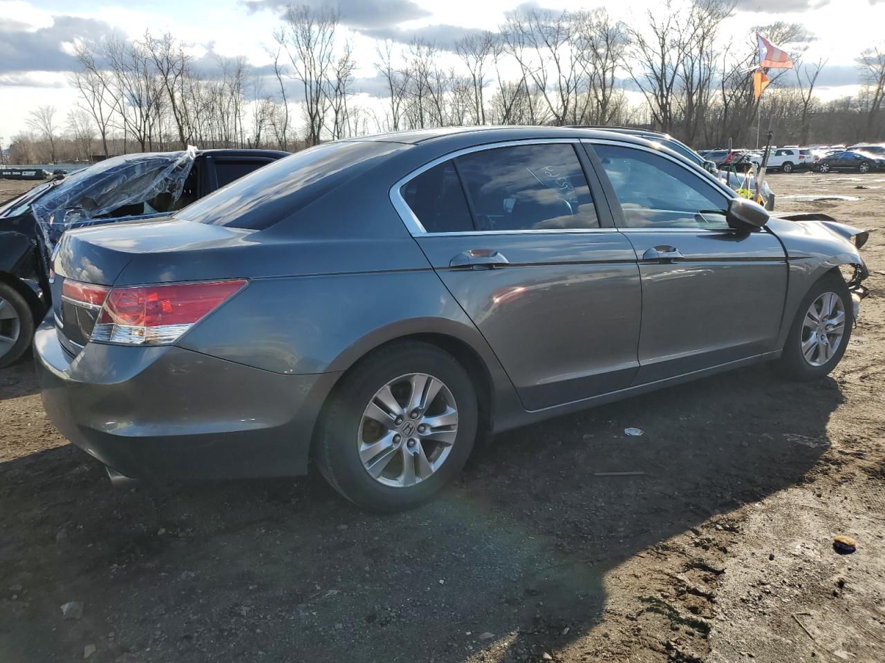 Photo 2 VIN: 1HGCP2F67CA004739 - HONDA ACCORD 