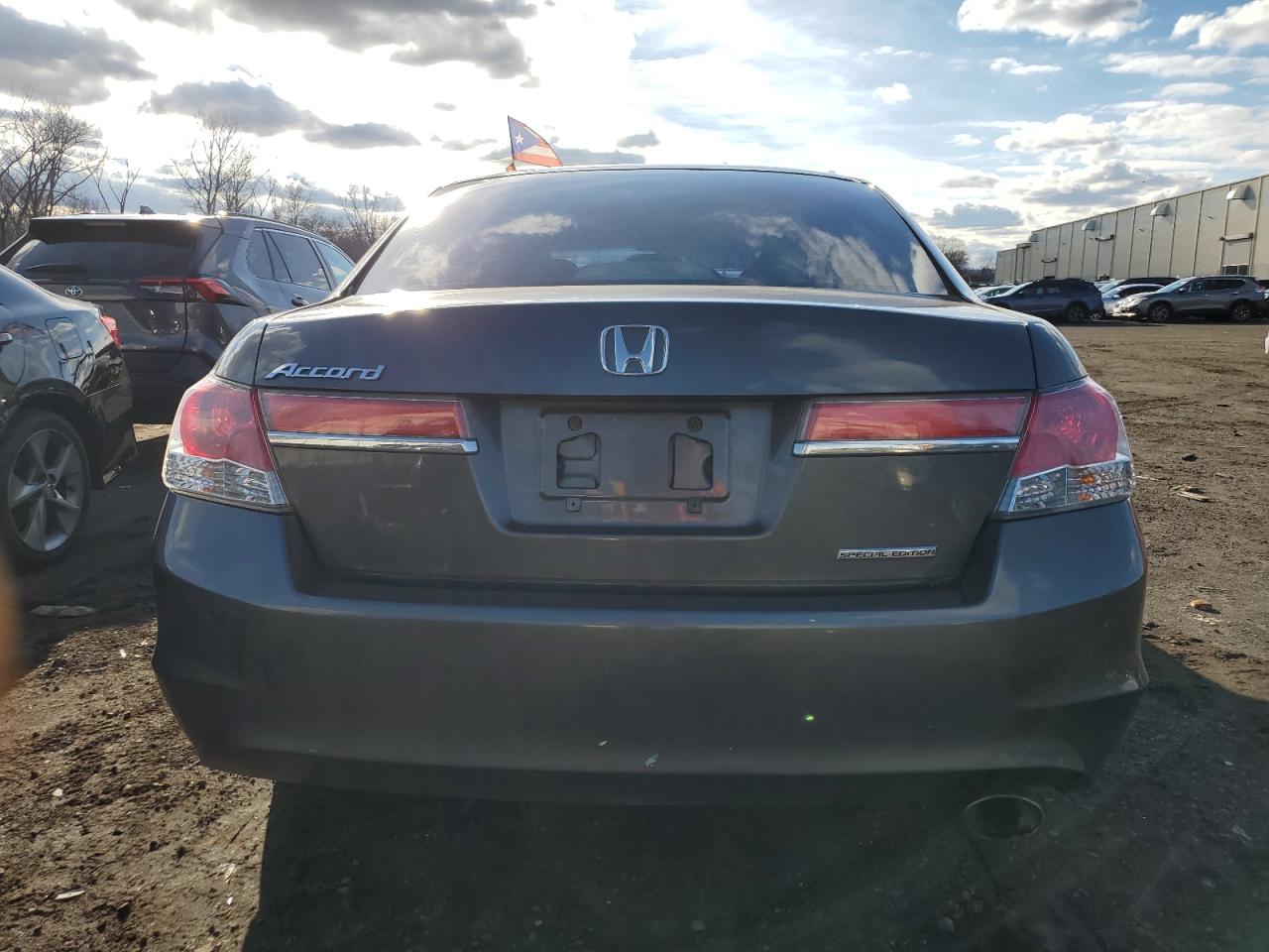 Photo 5 VIN: 1HGCP2F67CA004739 - HONDA ACCORD 