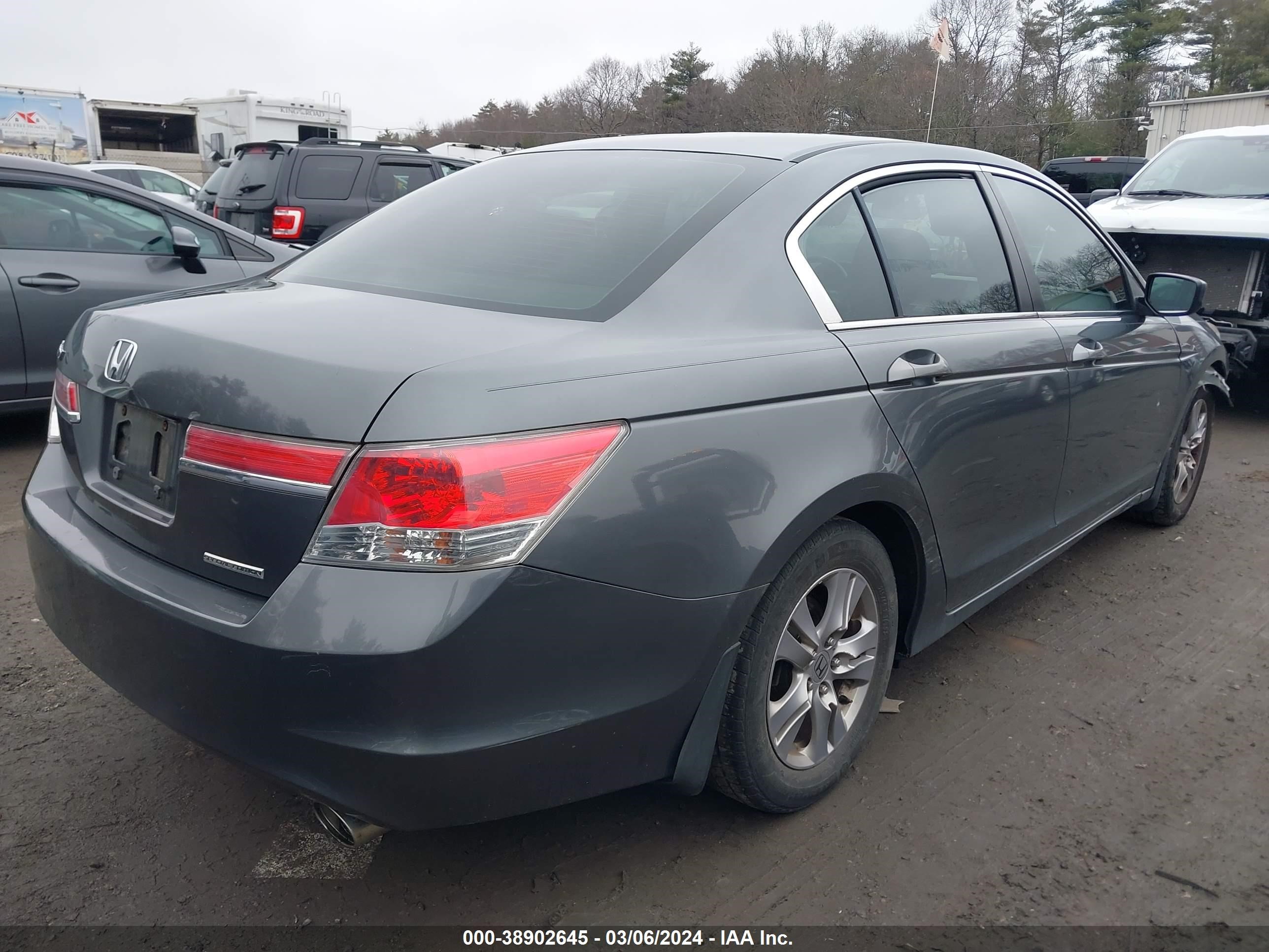 Photo 3 VIN: 1HGCP2F67CA043640 - HONDA ACCORD 