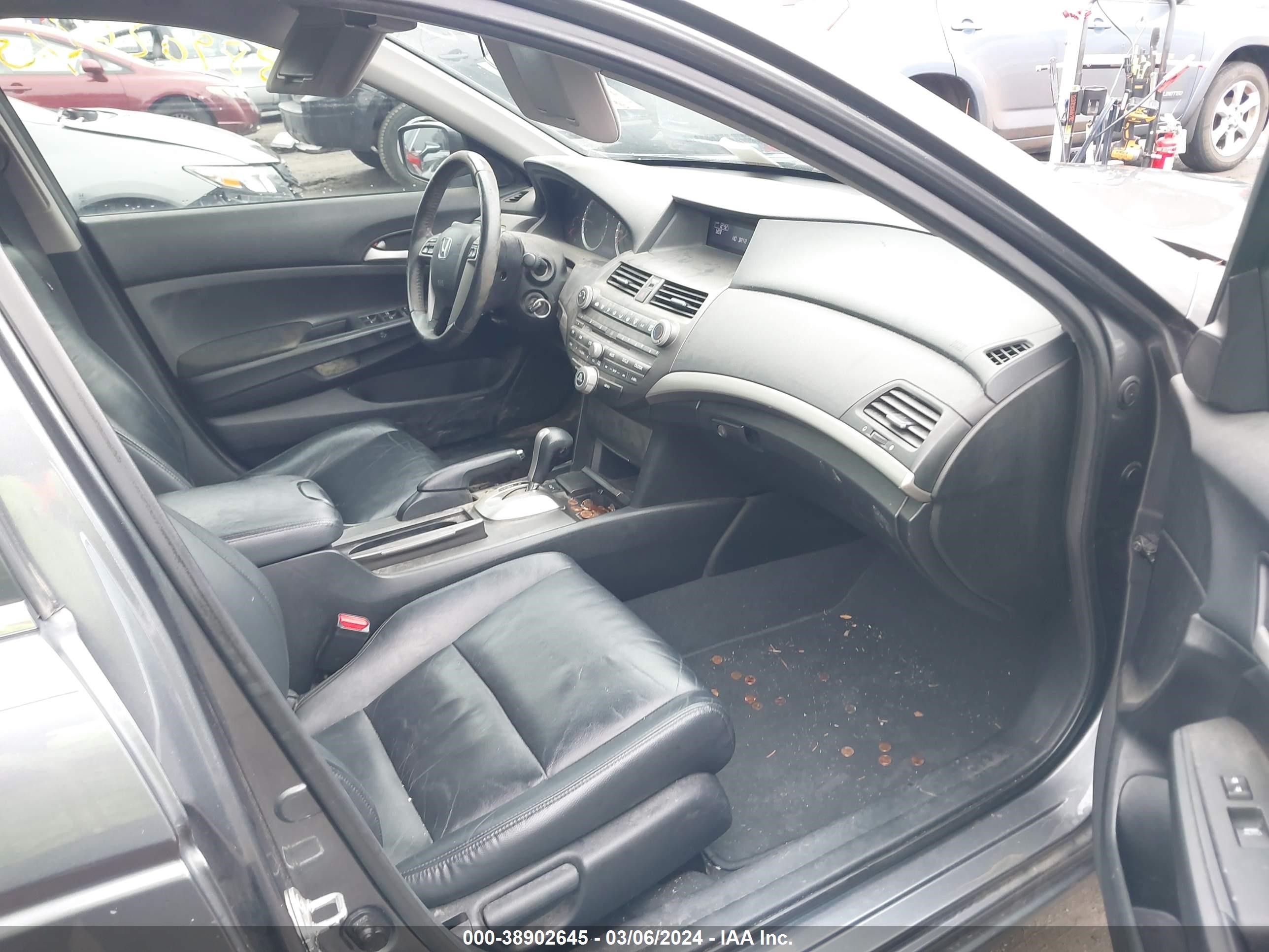 Photo 4 VIN: 1HGCP2F67CA043640 - HONDA ACCORD 