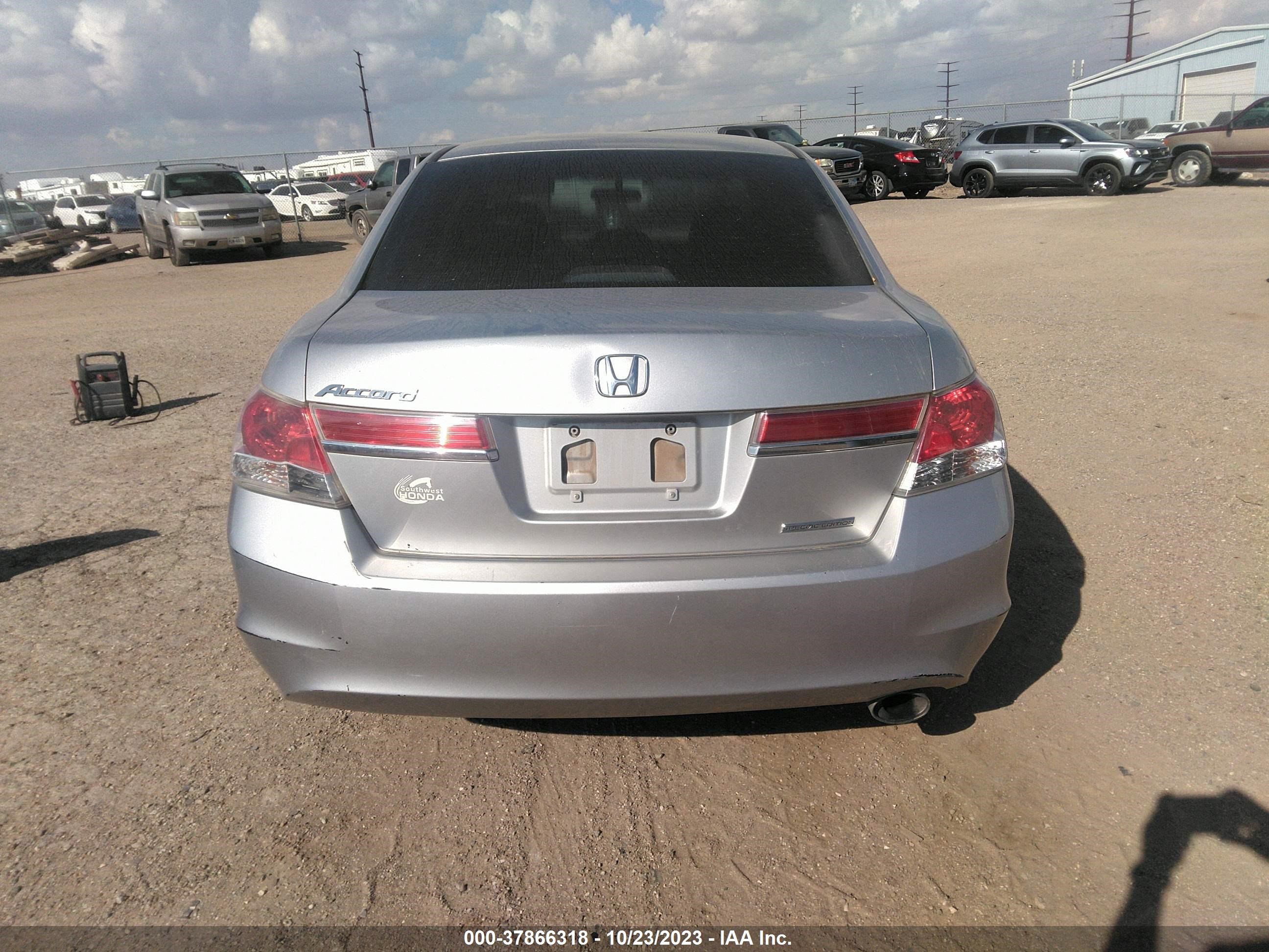 Photo 16 VIN: 1HGCP2F67CA103755 - HONDA ACCORD 