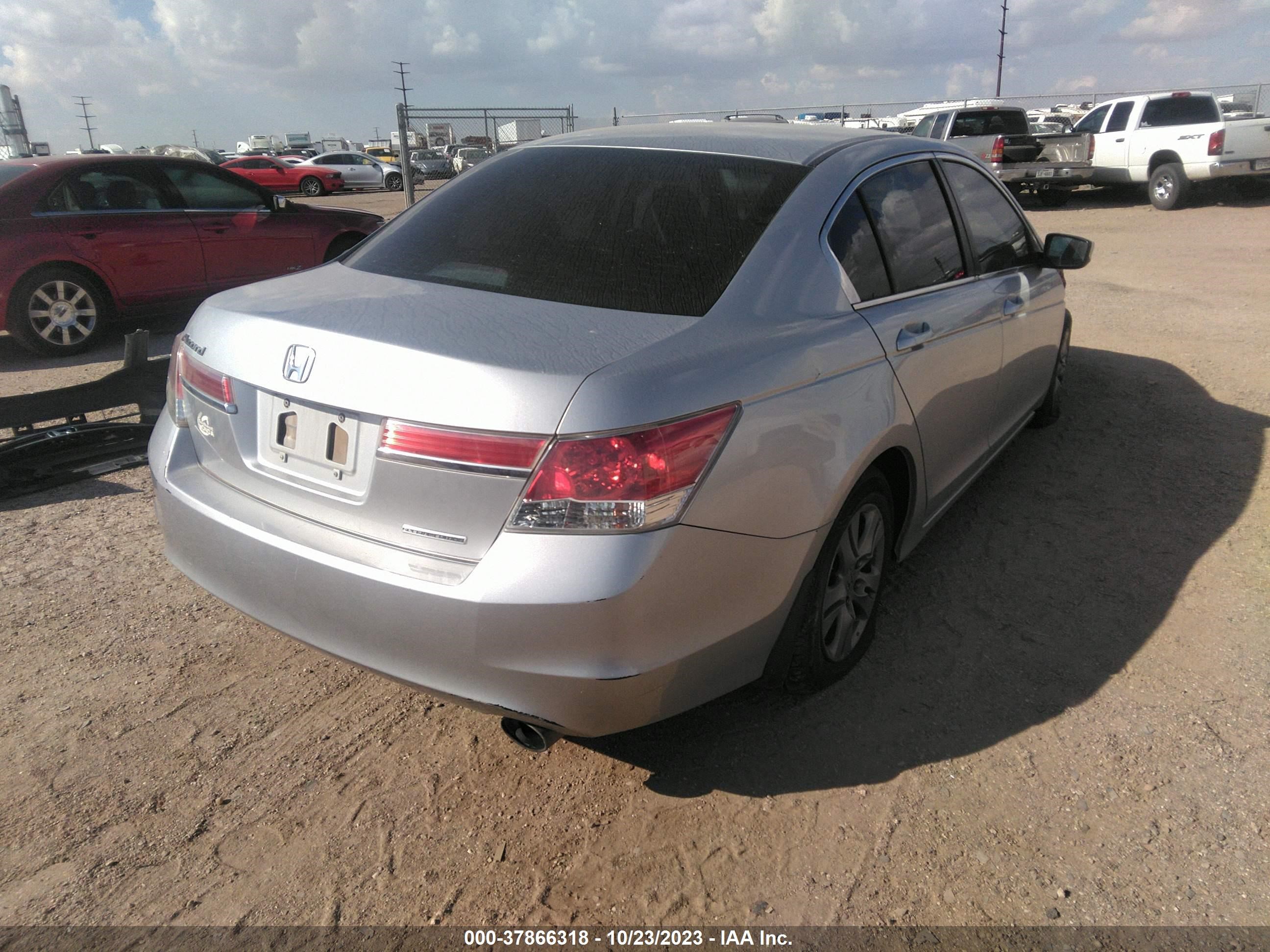 Photo 3 VIN: 1HGCP2F67CA103755 - HONDA ACCORD 