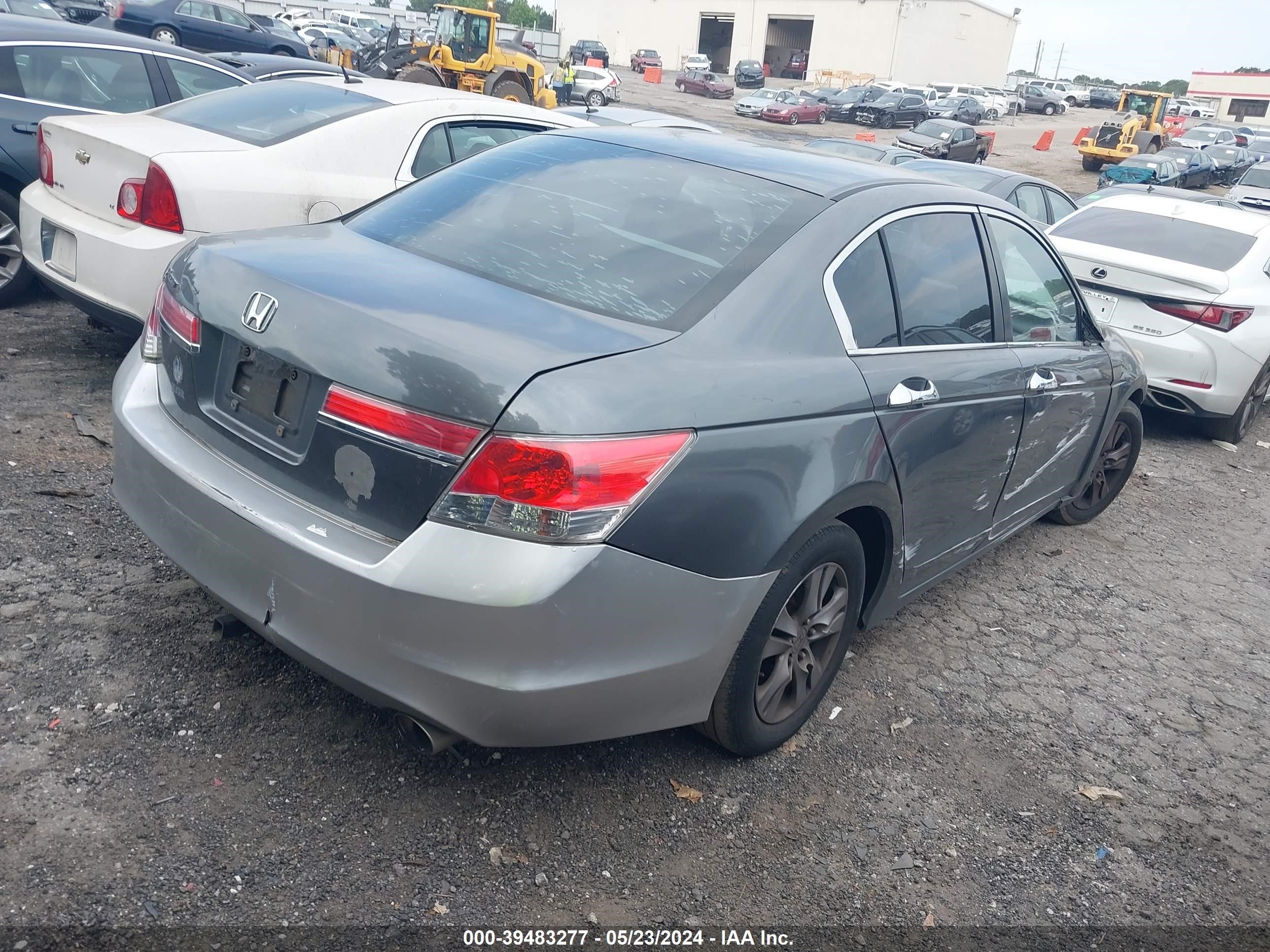 Photo 3 VIN: 1HGCP2F68BA111409 - HONDA ACCORD 