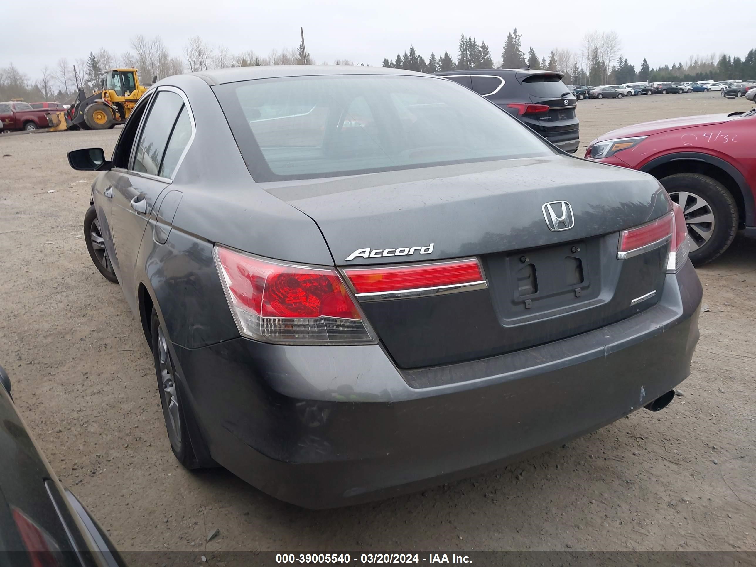 Photo 2 VIN: 1HGCP2F68CA001154 - HONDA ACCORD 