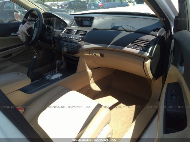 Photo 4 VIN: 1HGCP2F68CA010078 - HONDA ACCORD SDN 