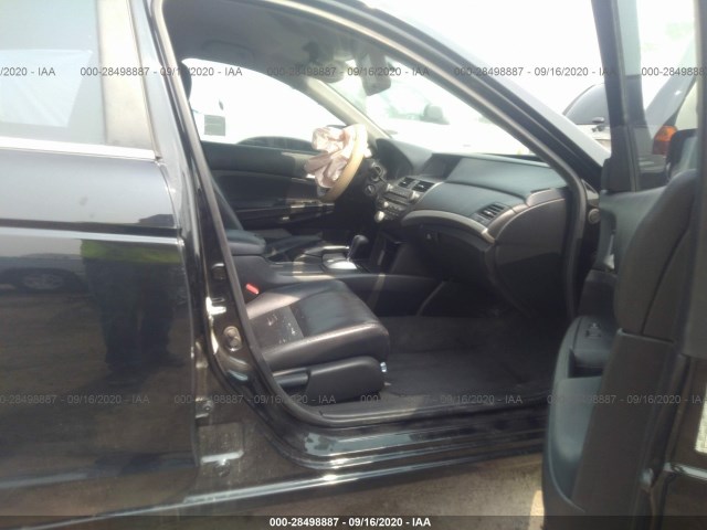 Photo 4 VIN: 1HGCP2F68CA067686 - HONDA ACCORD SDN 