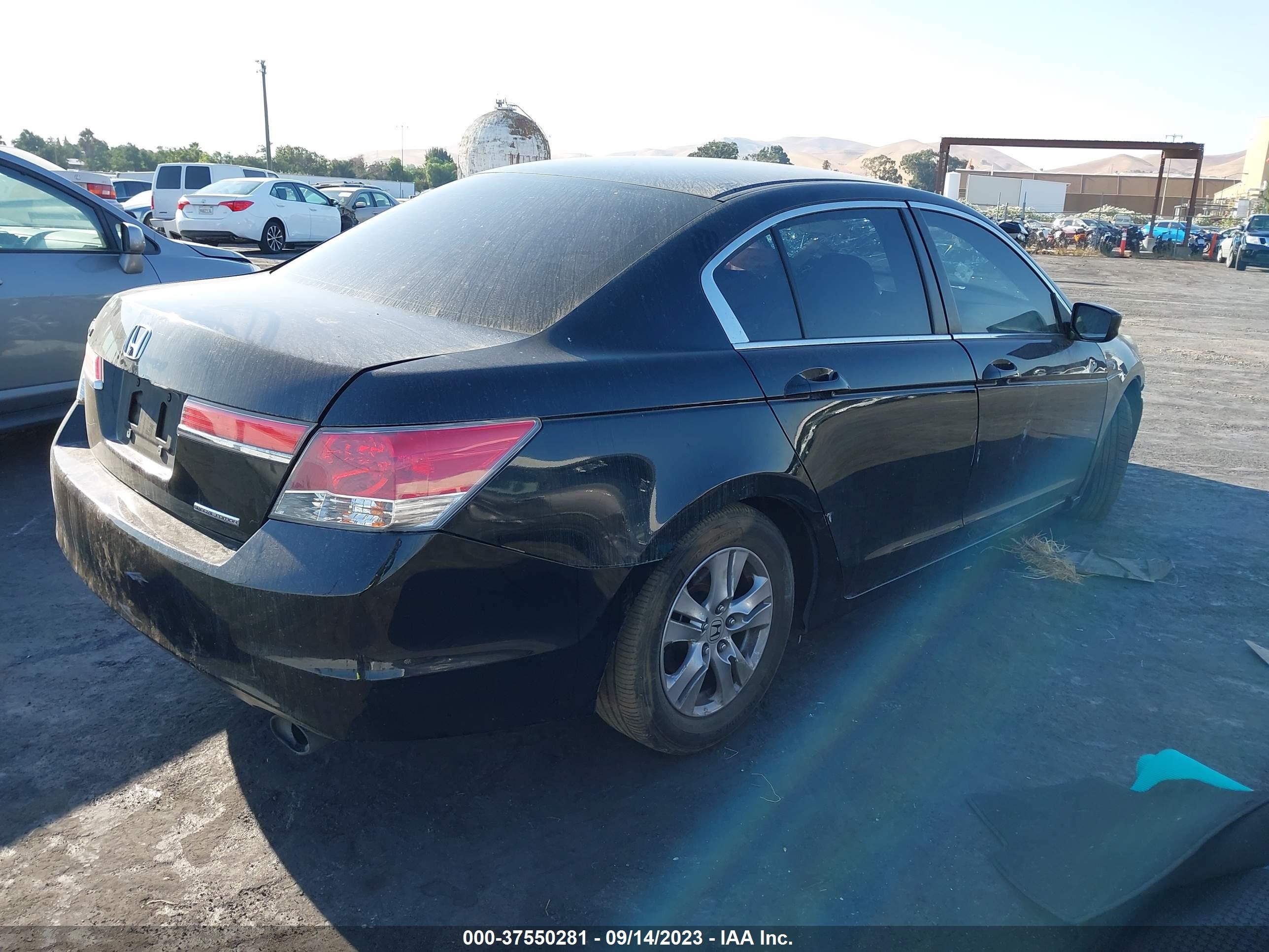 Photo 3 VIN: 1HGCP2F68CA200396 - HONDA ACCORD 