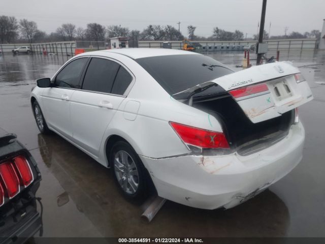 Photo 2 VIN: 1HGCP2F69BA004563 - HONDA ACCORD 