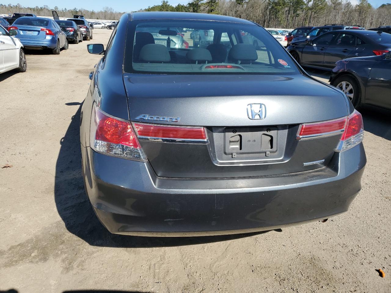 Photo 5 VIN: 1HGCP2F69BA018575 - HONDA ACCORD 