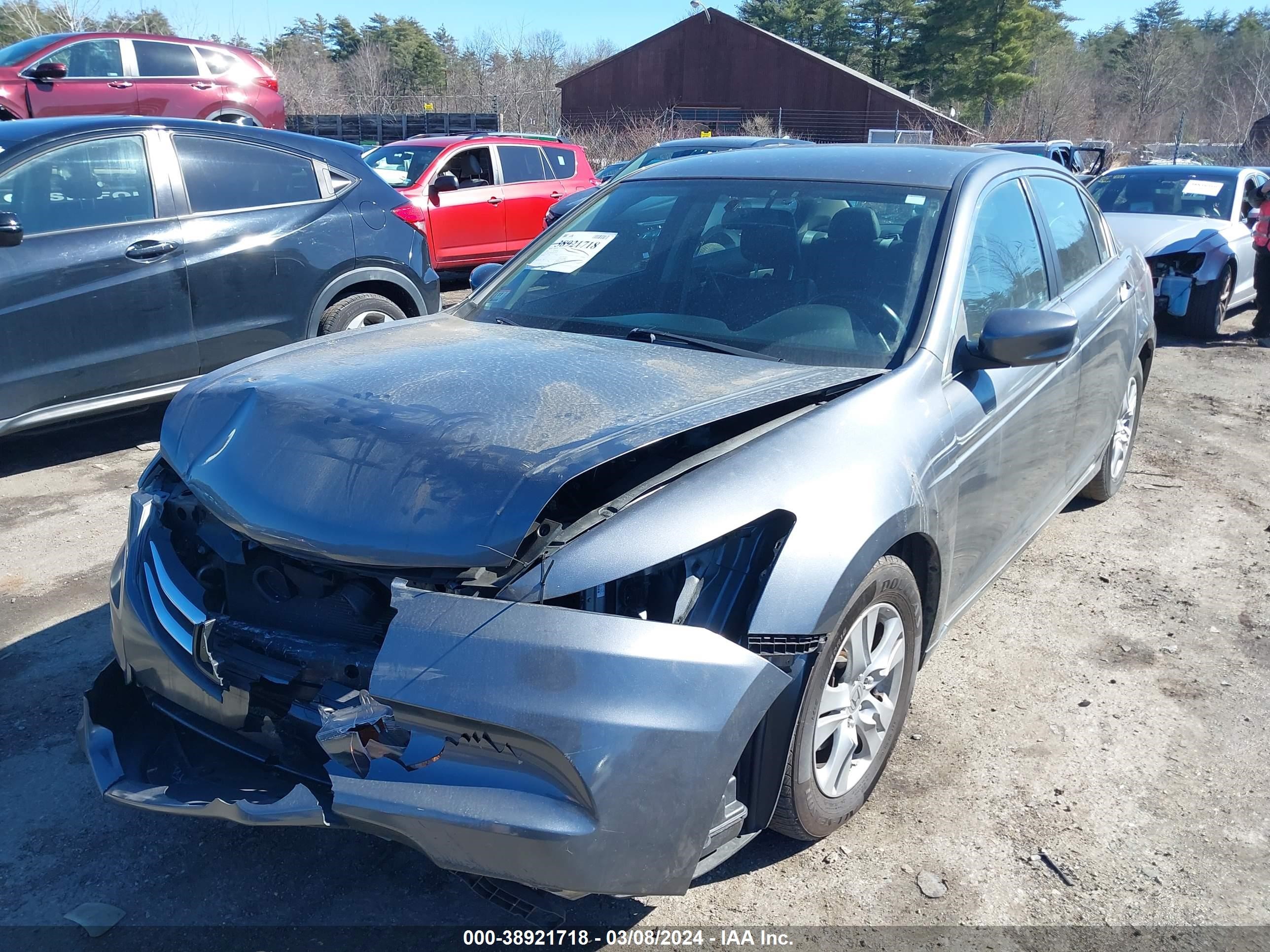 Photo 2 VIN: 1HGCP2F69BA020374 - HONDA ACCORD 