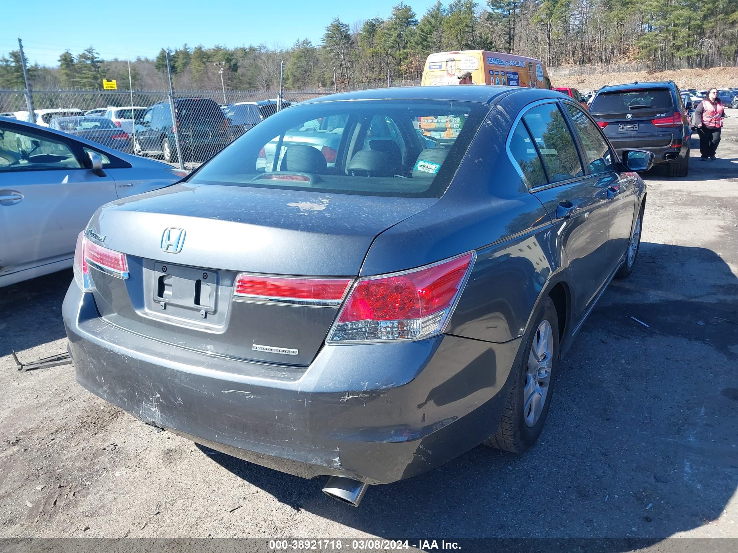 Photo 4 VIN: 1HGCP2F69BA020374 - HONDA ACCORD 