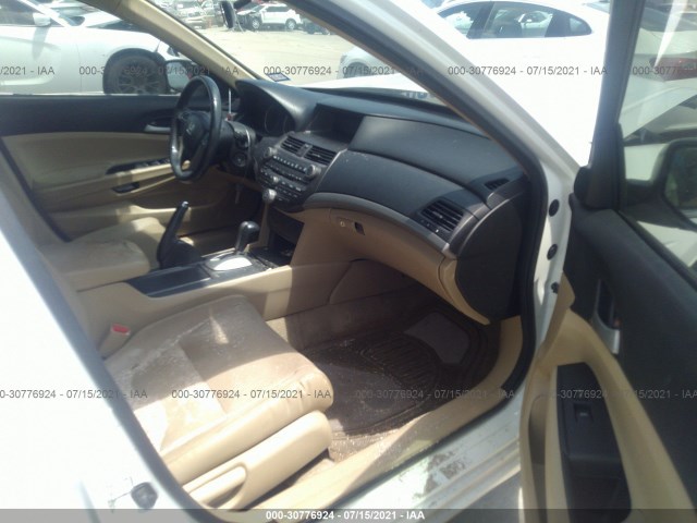 Photo 4 VIN: 1HGCP2F69CA064747 - HONDA ACCORD SDN 