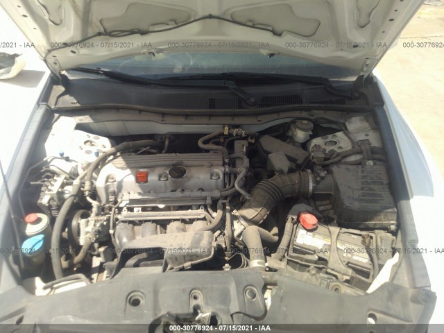 Photo 9 VIN: 1HGCP2F69CA064747 - HONDA ACCORD SDN 