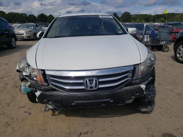 Photo 8 VIN: 1HGCP2F69CA088983 - HONDA ACCORD SE 