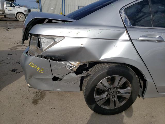 Photo 8 VIN: 1HGCP2F69CA127023 - HONDA ACCORD SE 