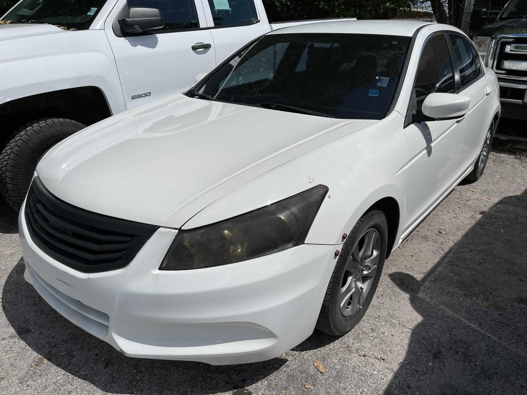 Photo 1 VIN: 1HGCP2F69CA156697 - HONDA ACCORD SE 