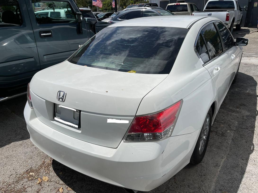 Photo 3 VIN: 1HGCP2F69CA156697 - HONDA ACCORD SE 