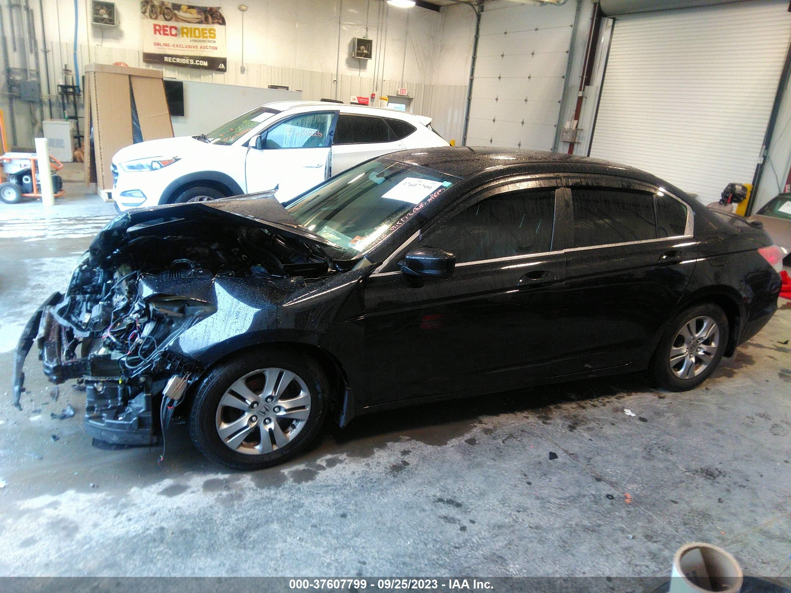 Photo 13 VIN: 1HGCP2F69CA245119 - HONDA ACCORD 