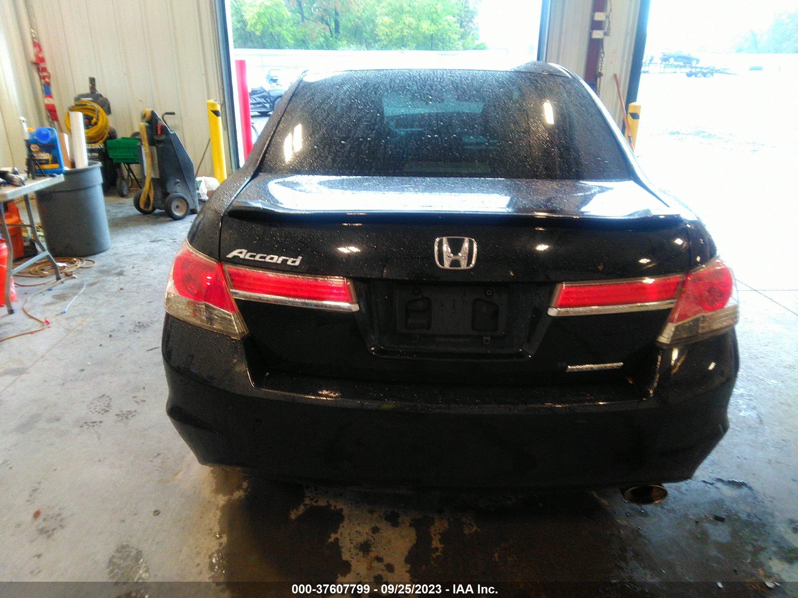 Photo 15 VIN: 1HGCP2F69CA245119 - HONDA ACCORD 