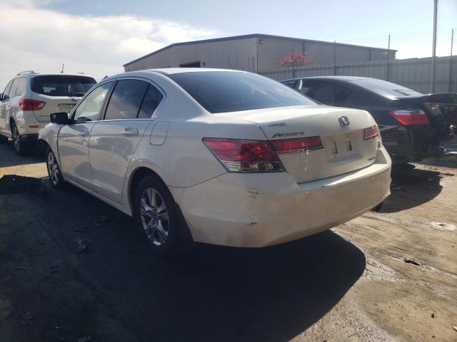 Photo 2 VIN: 1HGCP2F6XBA103361 - HONDA ACCORD SE 