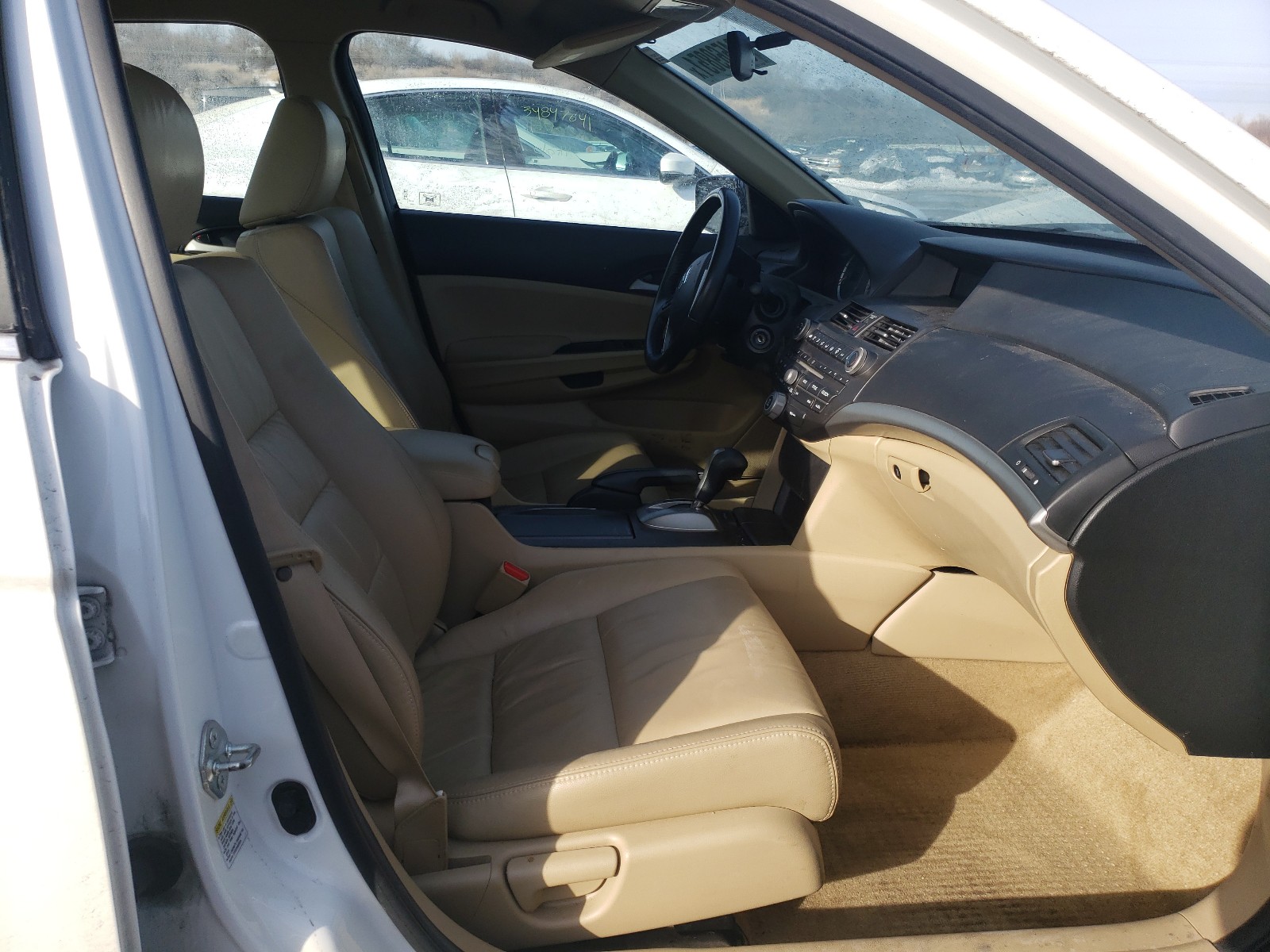 Photo 4 VIN: 1HGCP2F6XBA149885 - HONDA ACCORD SE 