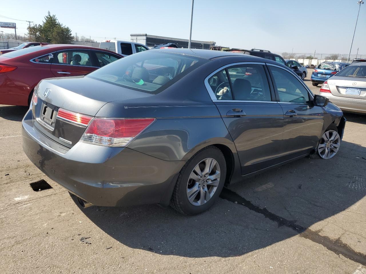 Photo 2 VIN: 1HGCP2F6XCA096977 - HONDA ACCORD 