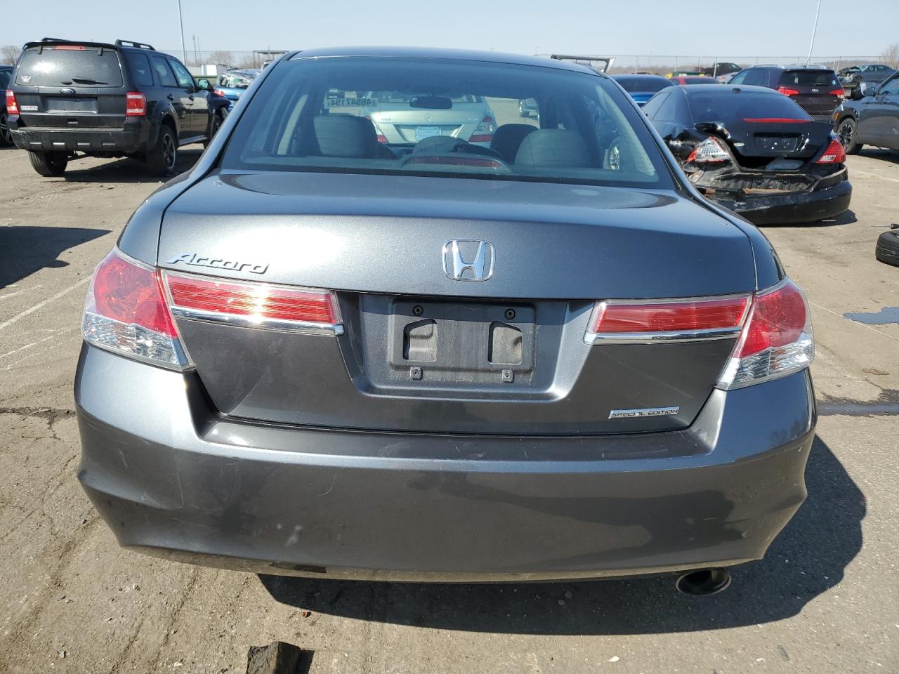 Photo 5 VIN: 1HGCP2F6XCA096977 - HONDA ACCORD 