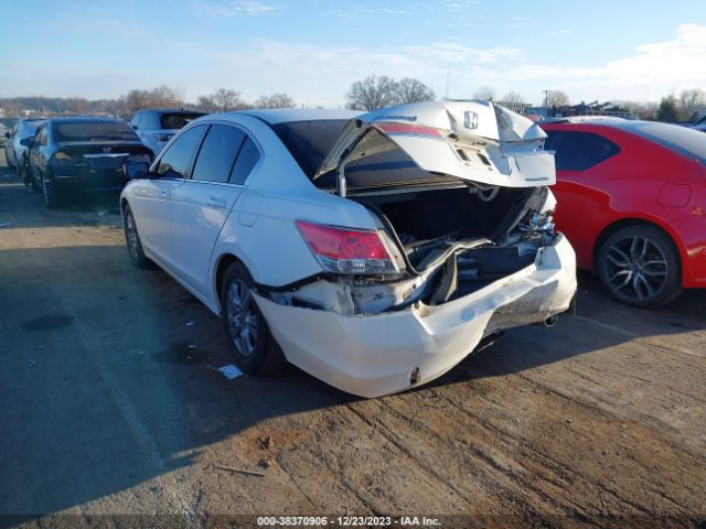 Photo 2 VIN: 1HGCP2F6XCA133669 - HONDA ACCORD 