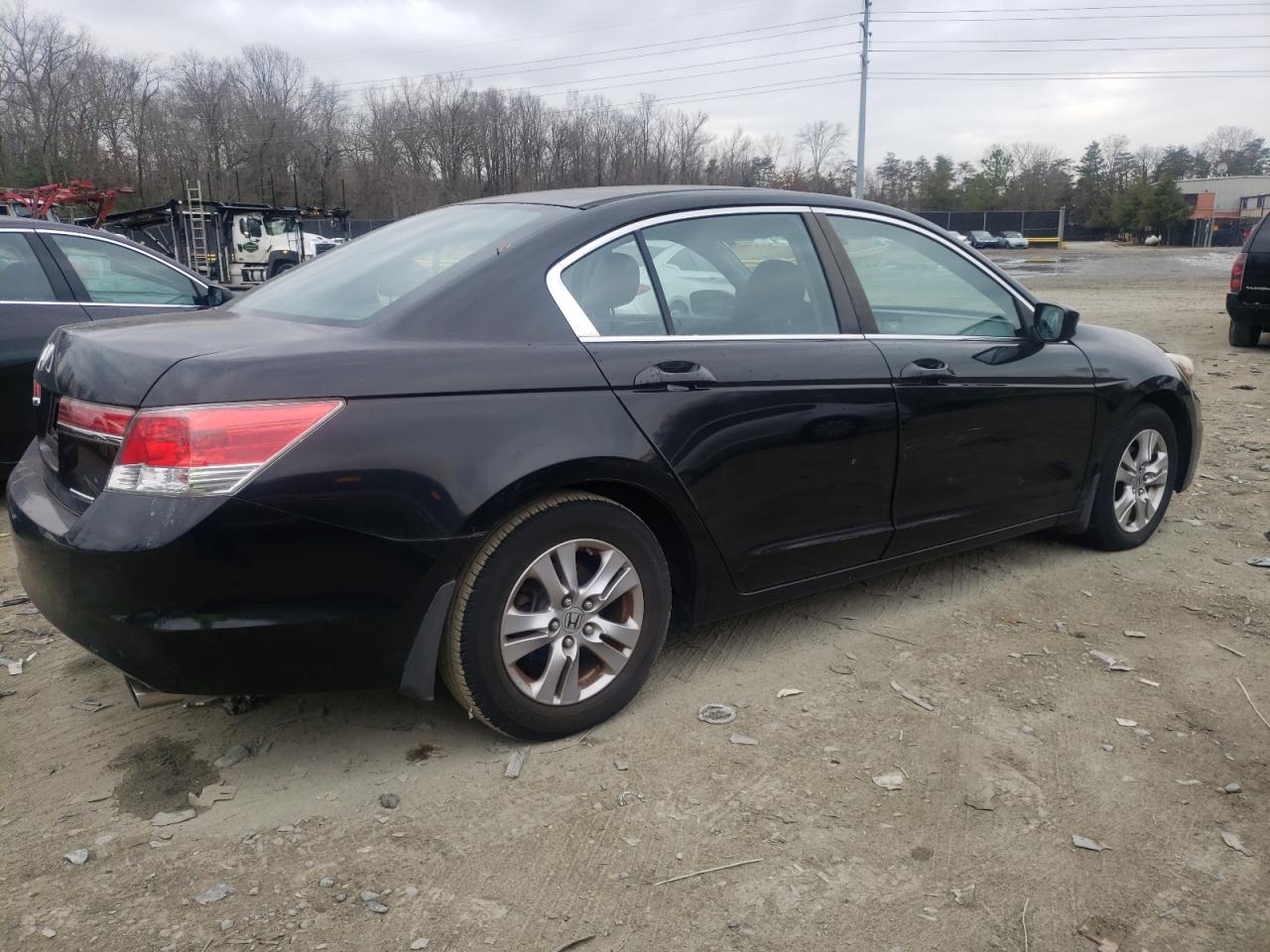 Photo 2 VIN: 1HGCP2F6XCA221556 - HONDA ACCORD 