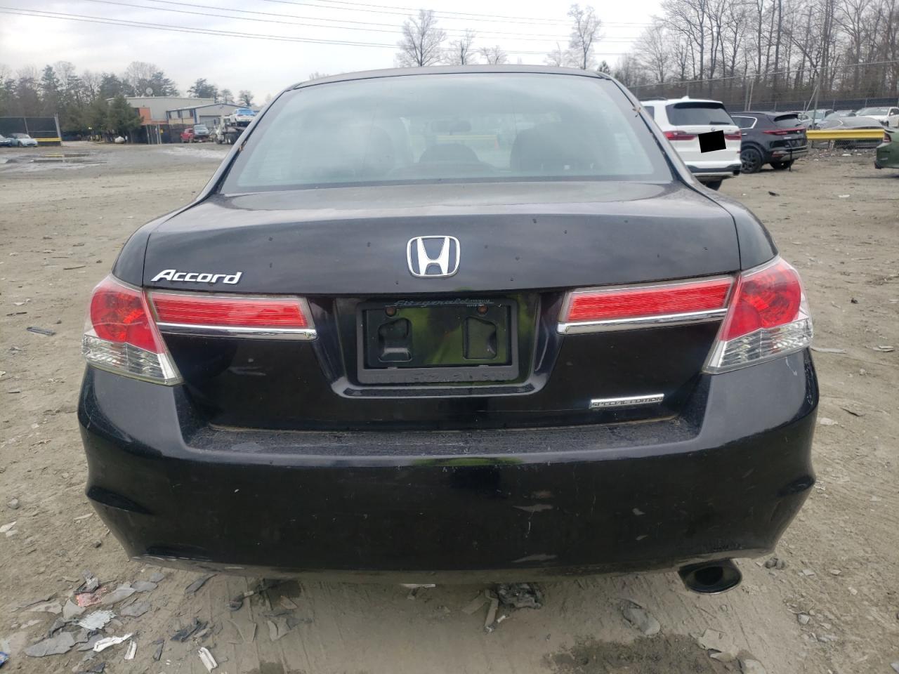 Photo 5 VIN: 1HGCP2F6XCA221556 - HONDA ACCORD 