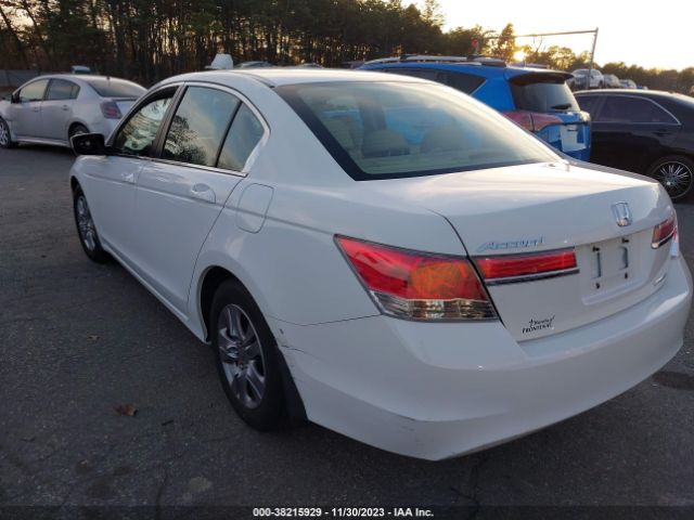 Photo 2 VIN: 1HGCP2F6XCA226143 - HONDA ACCORD 