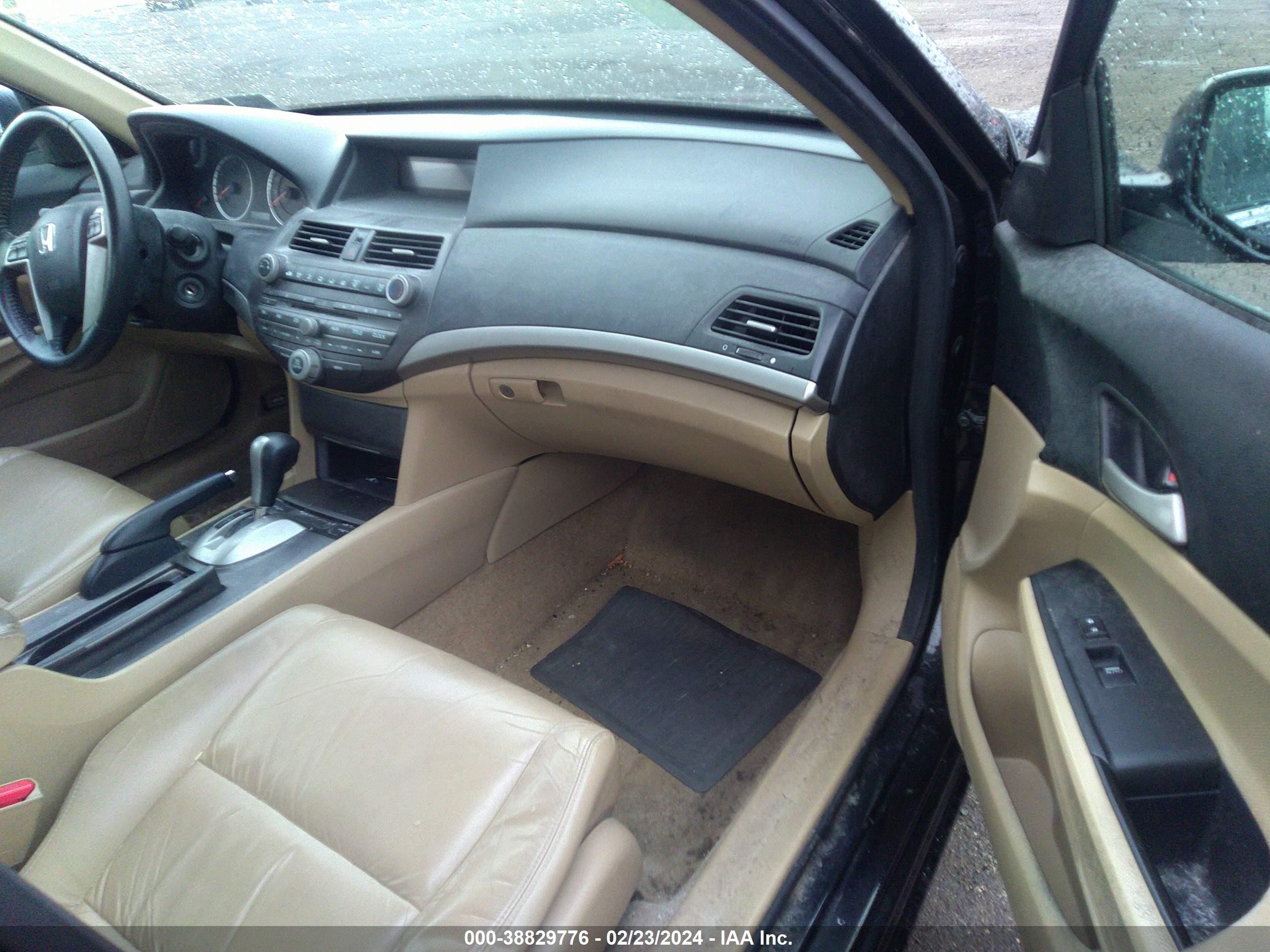 Photo 4 VIN: 1HGCP2F6XCA233237 - HONDA ACCORD 