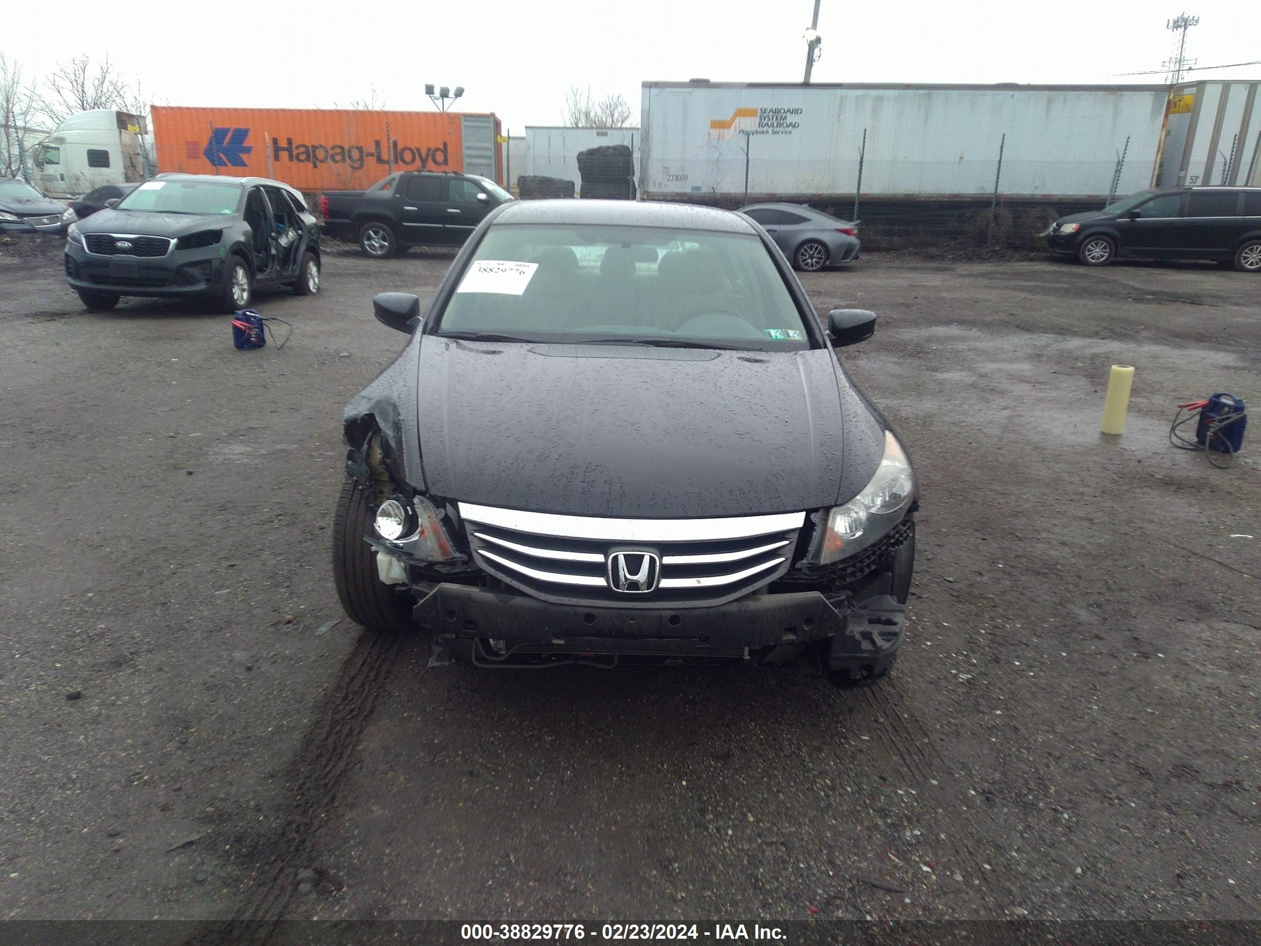 Photo 5 VIN: 1HGCP2F6XCA233237 - HONDA ACCORD 