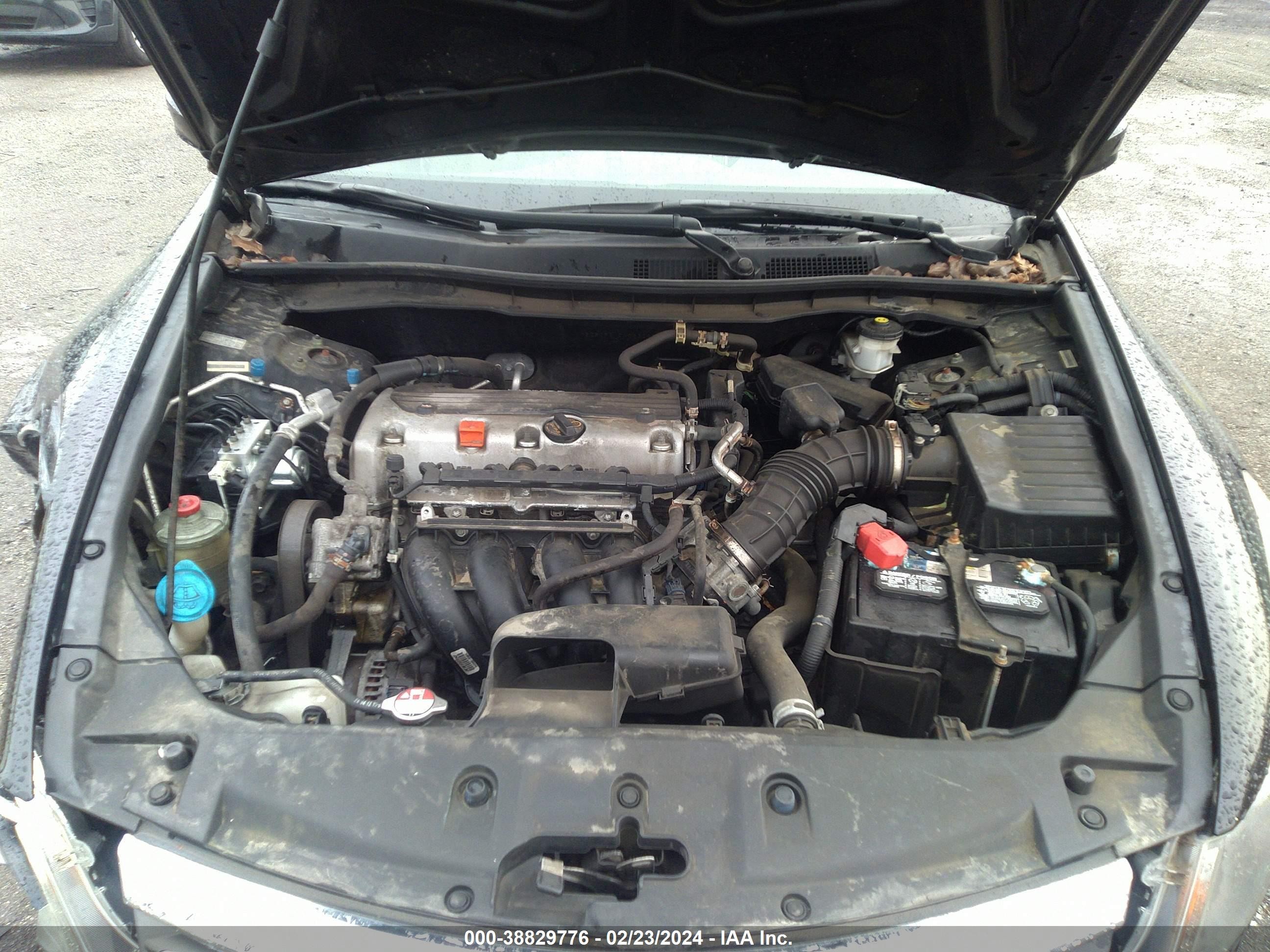 Photo 9 VIN: 1HGCP2F6XCA233237 - HONDA ACCORD 