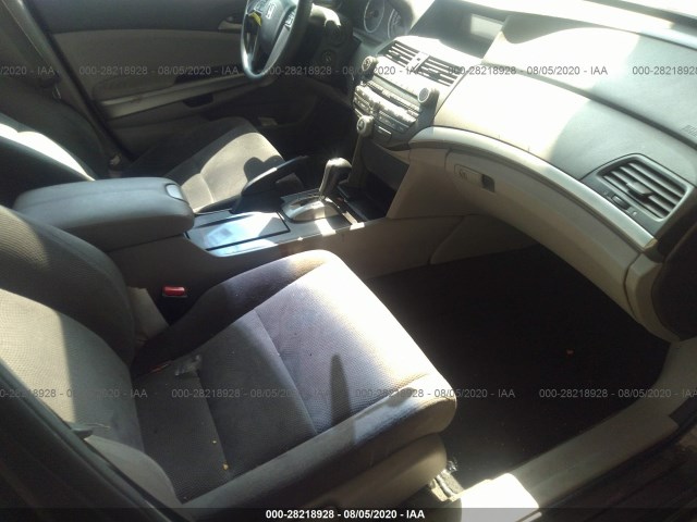 Photo 4 VIN: 1HGCP2F70AA051388 - HONDA ACCORD SDN 