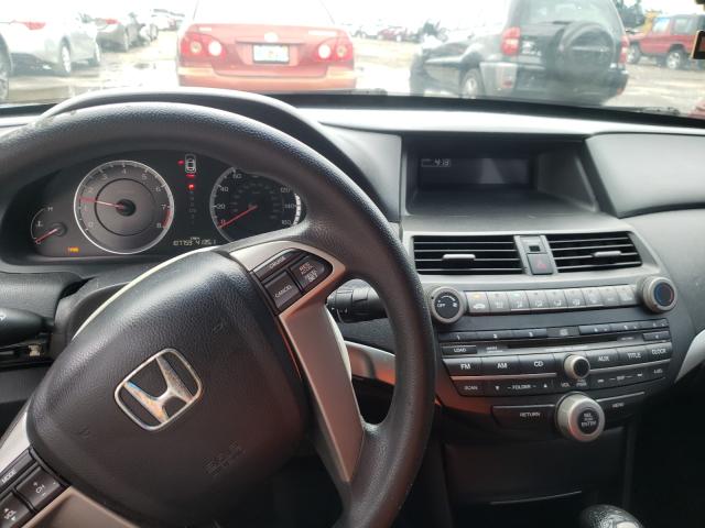 Photo 8 VIN: 1HGCP2F70AA082785 - HONDA ACCORD EX 