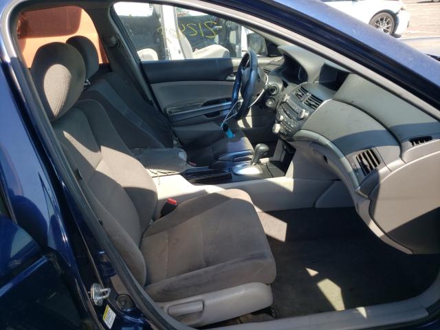 Photo 4 VIN: 1HGCP2F70AA085461 - HONDA ACCORD EX 