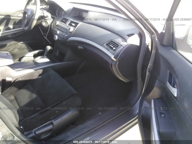 Photo 4 VIN: 1HGCP2F70AA086321 - HONDA ACCORD SDN 