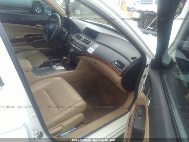 Photo 4 VIN: 1HGCP2F70BA006324 - HONDA ACCORD SDN 