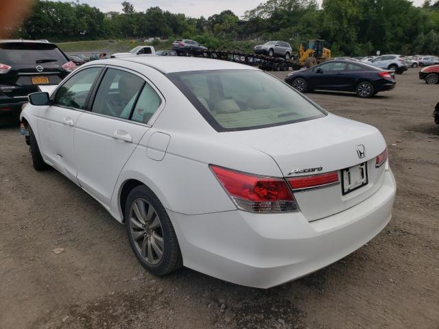 Photo 2 VIN: 1HGCP2F70BA155624 - HONDA ACCORD EX 