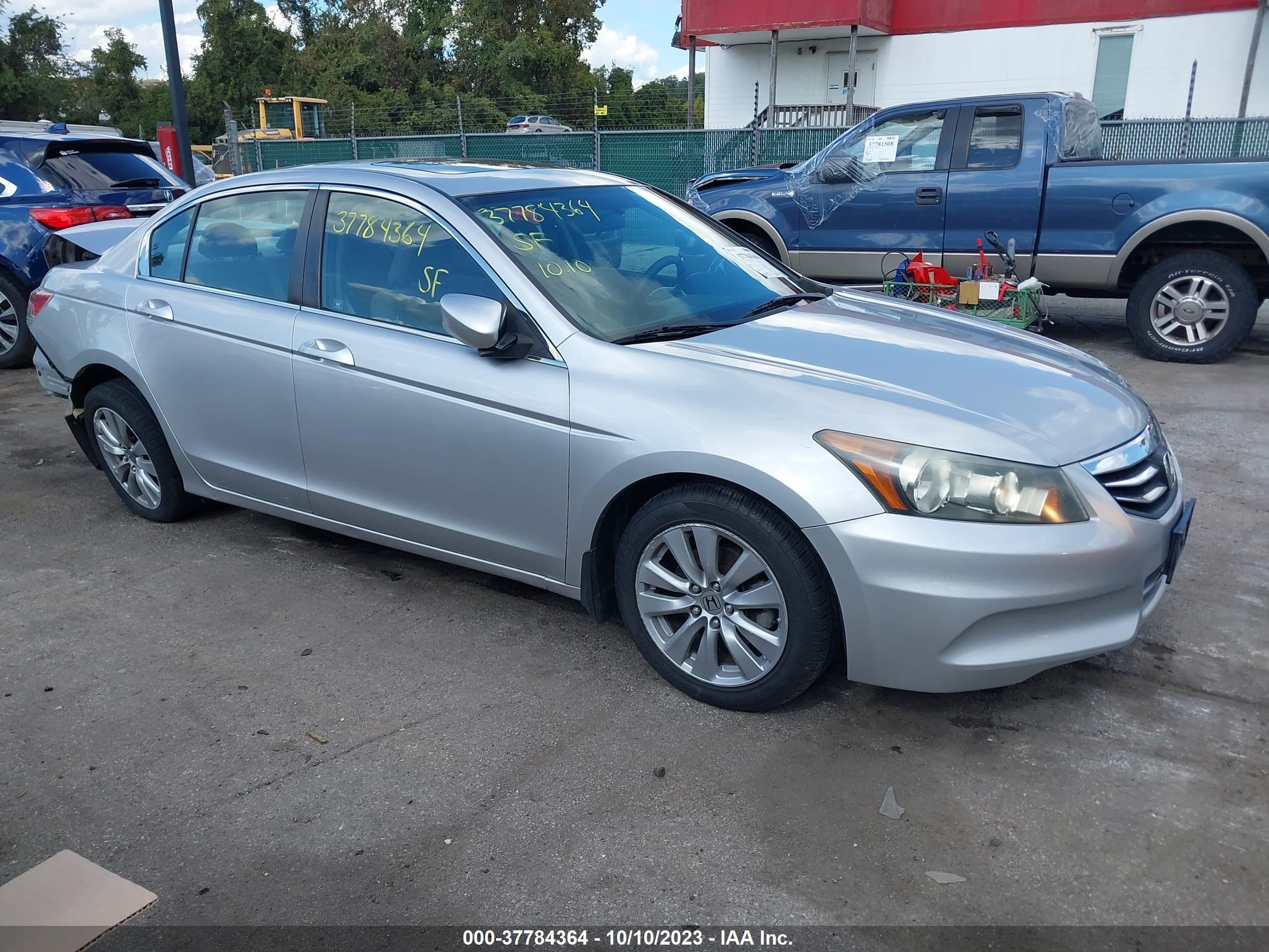 Photo 0 VIN: 1HGCP2F71BA007076 - HONDA ACCORD 