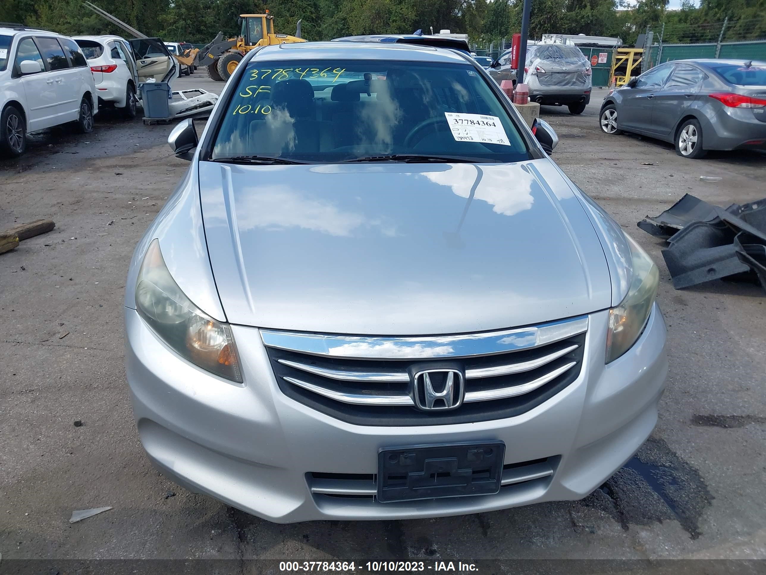 Photo 12 VIN: 1HGCP2F71BA007076 - HONDA ACCORD 