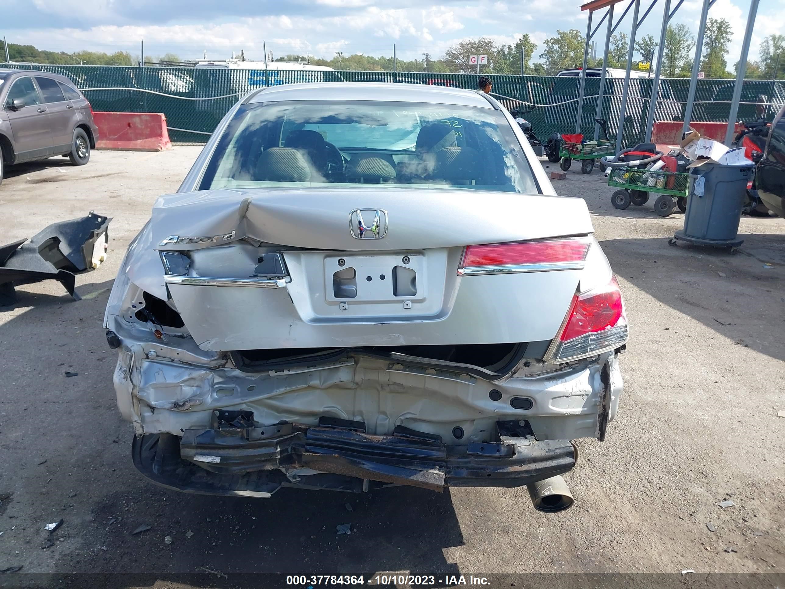 Photo 16 VIN: 1HGCP2F71BA007076 - HONDA ACCORD 