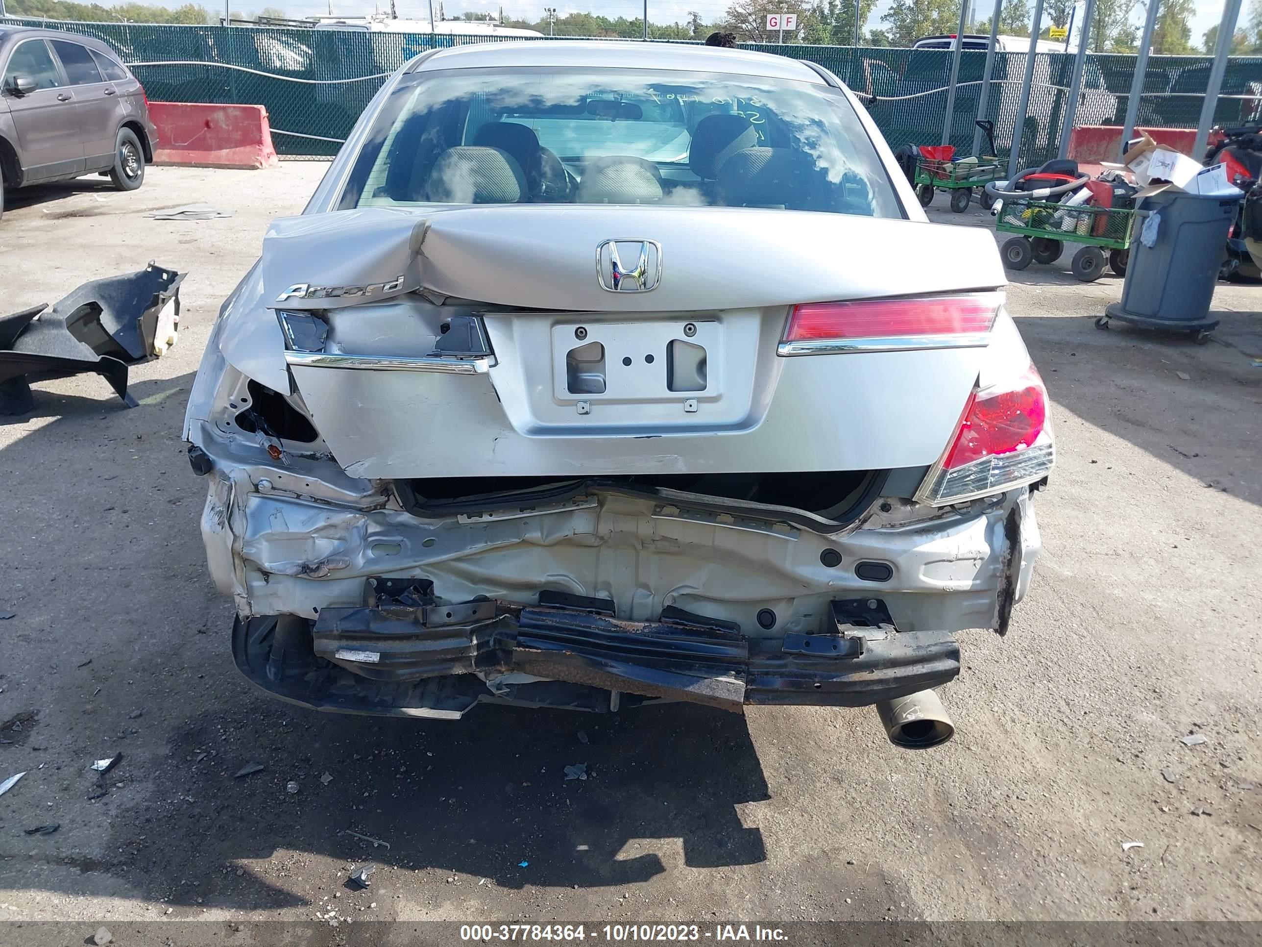 Photo 5 VIN: 1HGCP2F71BA007076 - HONDA ACCORD 