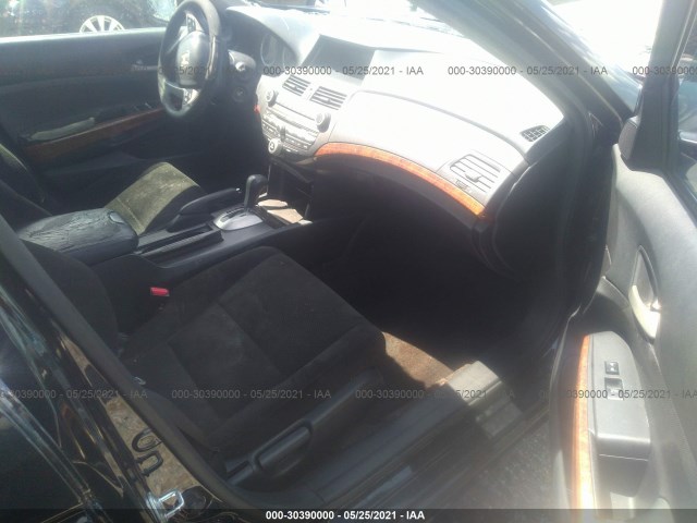 Photo 4 VIN: 1HGCP2F71BA110739 - HONDA ACCORD SDN 